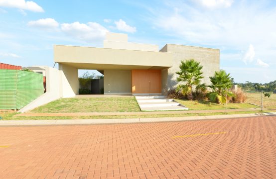 Casa no Condomínio Golfe Jardins com vista para o campo de golfe