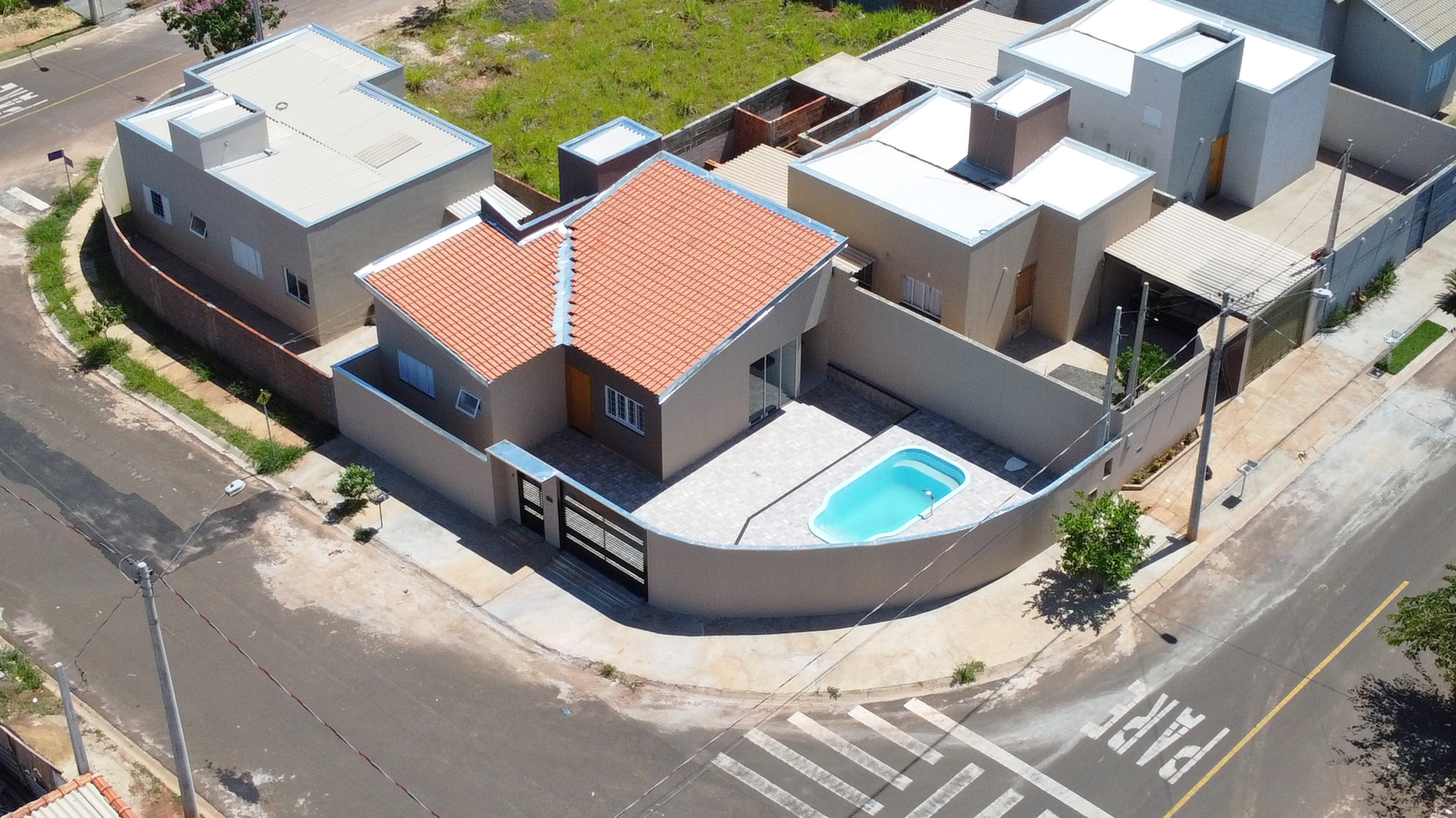 Casa com piscina em Cedral, SP, pronta para morar e aceita financiamento