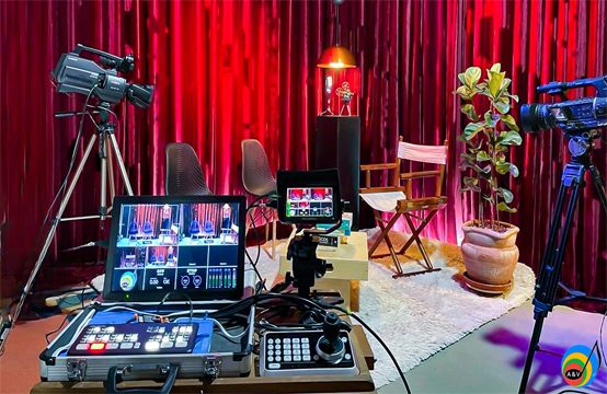 VILLA ESTÚDIO É UM AMPLO ESPAÇO MULTITAREFA EQUIPADO PARA GRAVAÇÃO E PRODUÇÃO DE ÁUDIO E VIDEO.